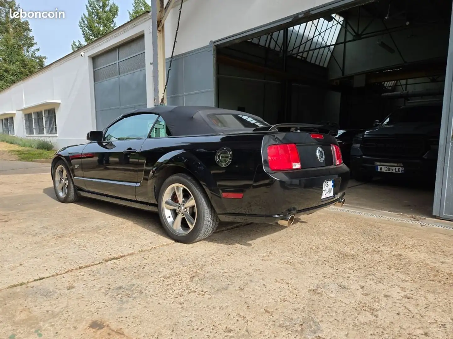 Ford Mustang GT Cabriolet Noir - 2