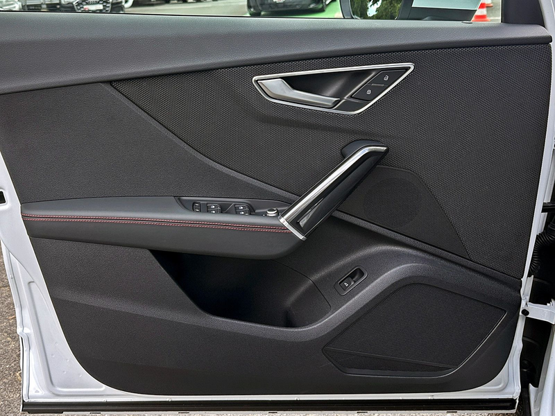 Audi Q2 35TFSI S-tronic S LINE competition LEDER AHK — photo 7