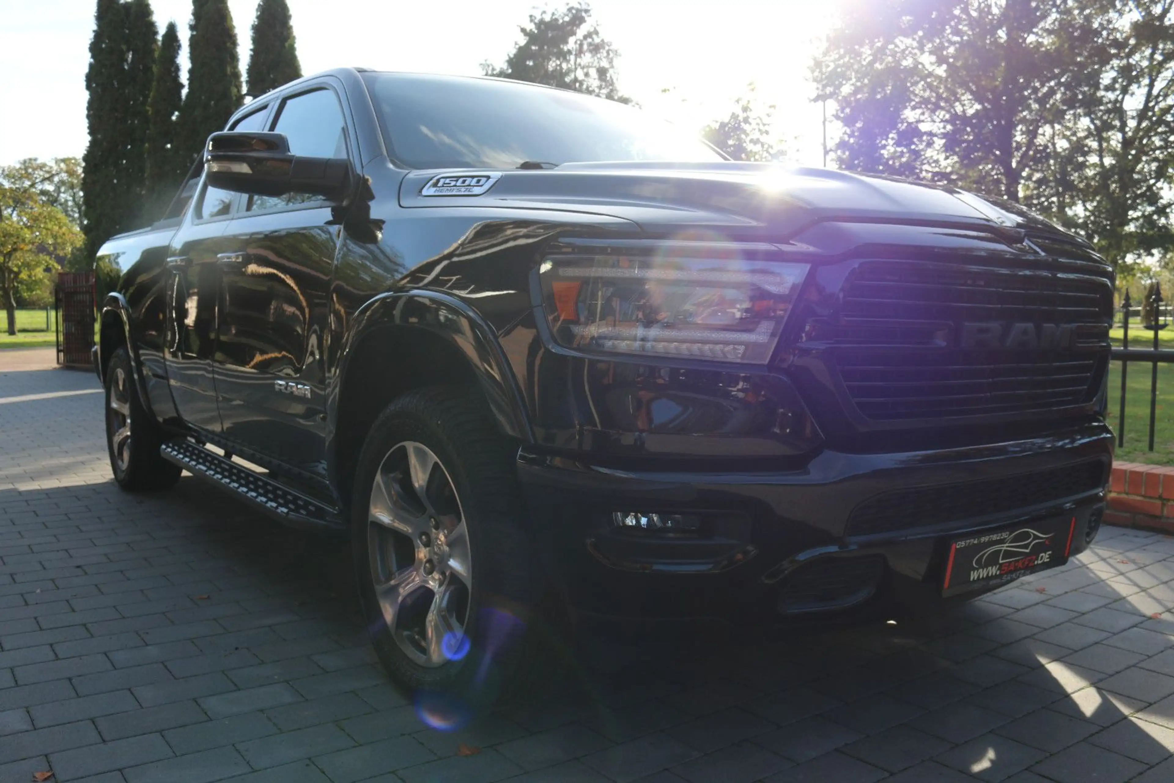 Dodge RAM /LARAMIE-5,7V8-ALLRAD-LEDER-BÜGEL-XENON-LED- — photo 6