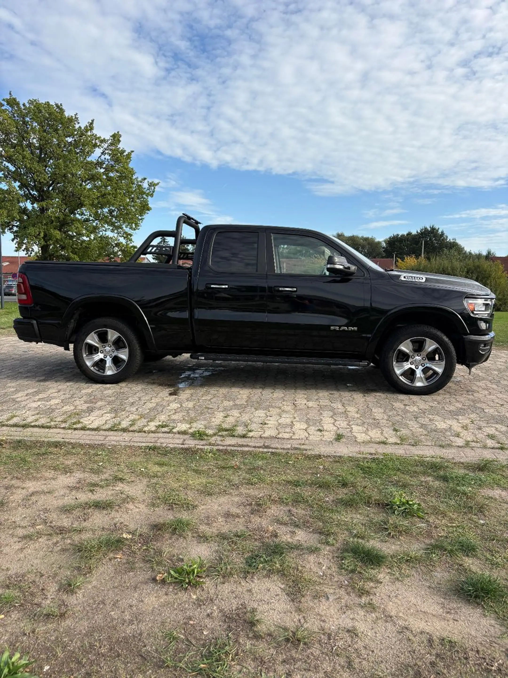 Dodge RAM /LARAMIE-5,7V8-ALLRAD-LEDER-BÜGEL-XENON-LED- — photo 13