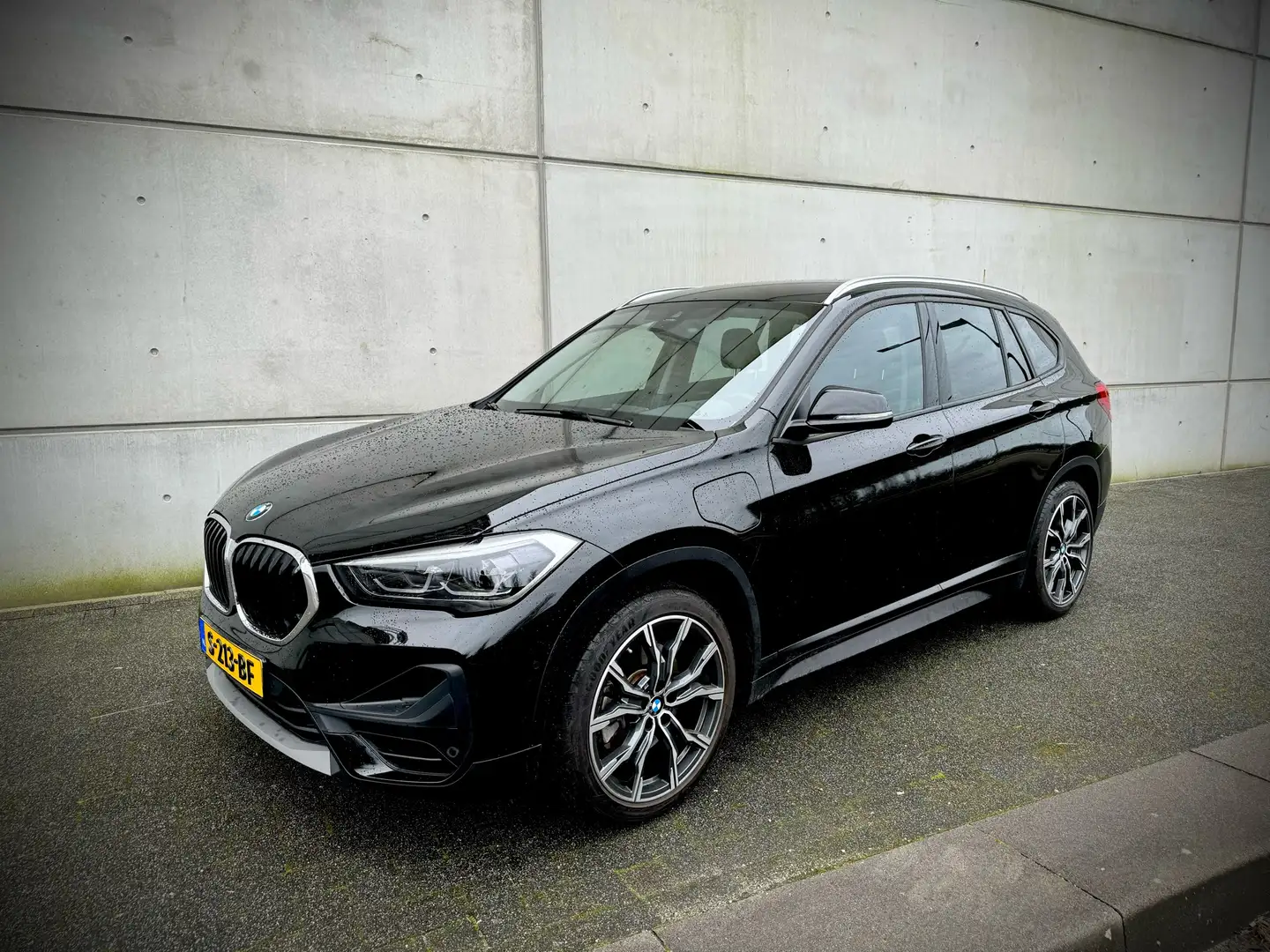 BMW X1 xDrive25e Zwart - 2