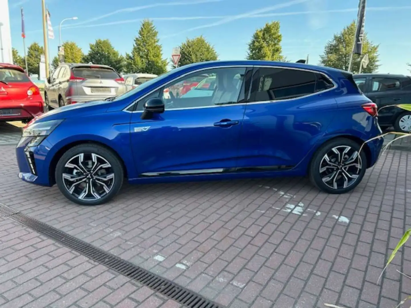 Mitsubishi Colt Select 1.6 Hybrid LED Navi Klima Keyless Blau - 2