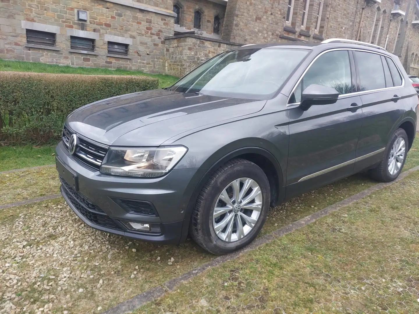 Volkswagen Tiguan 2.0 TDi SCR Highline DSG (EU6.2) Grijs - 2