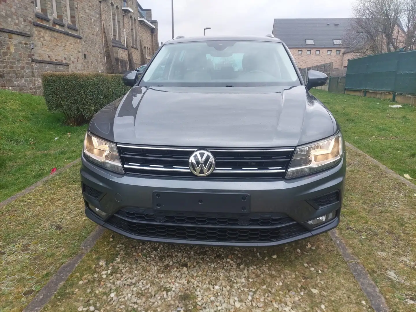 Volkswagen Tiguan 2.0 TDi SCR Highline DSG (EU6.2) Grijs - 1