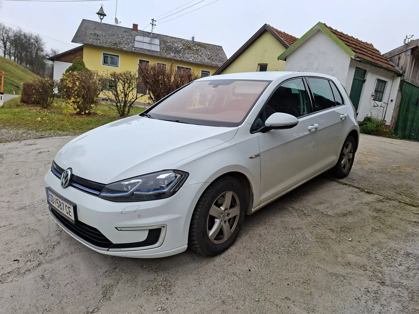 Volkswagen e-Golf e-Golf 35,8kWh (mit Batterie) Weiß - 1