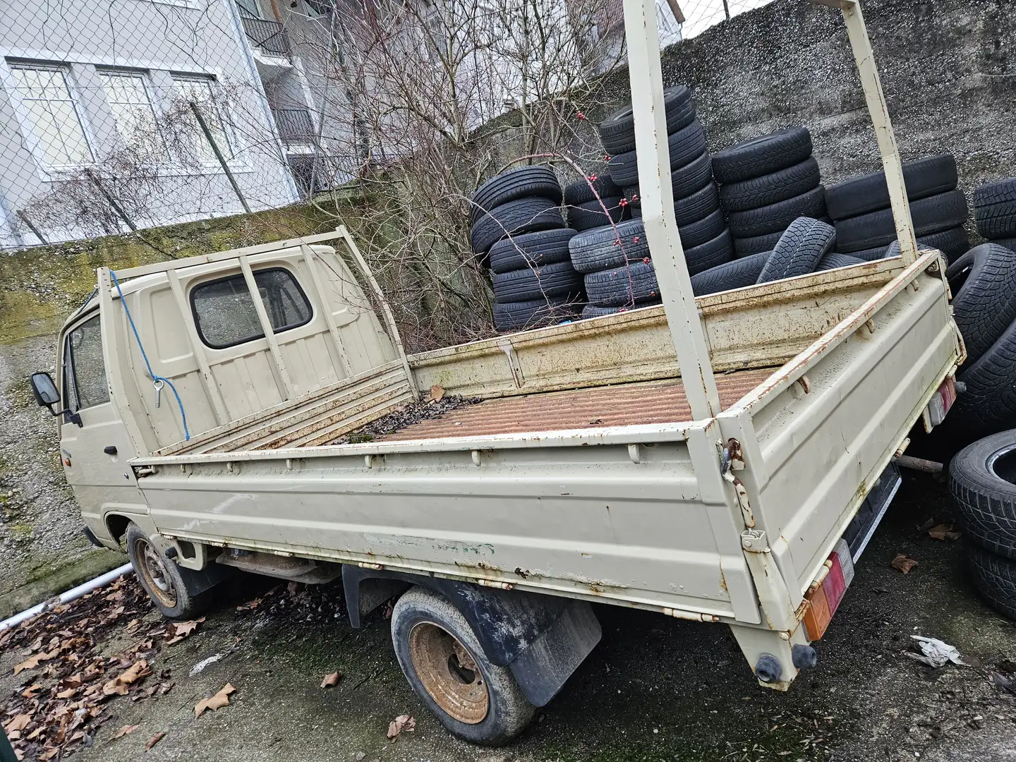 Mazda E Series E1600 Beige - 2