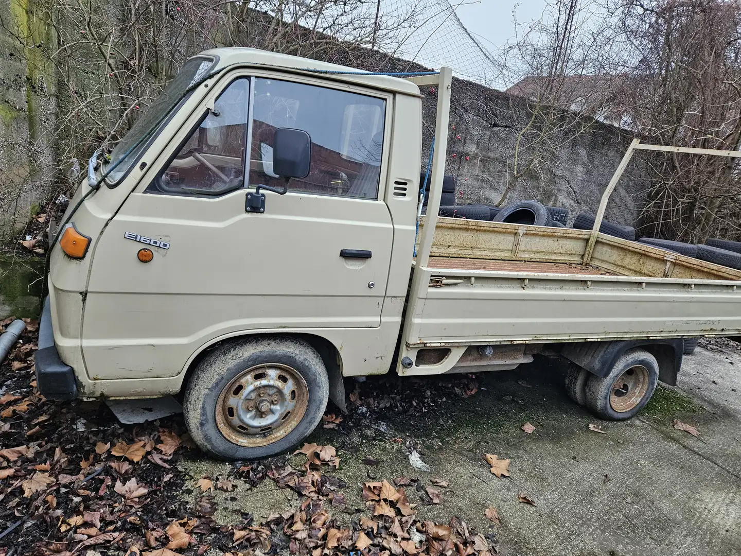 Mazda E Series E1600 Beige - 1