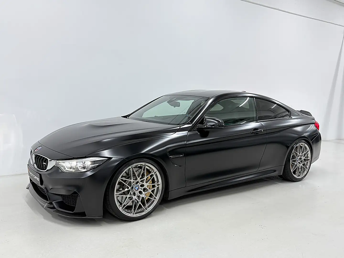 BMW M4 Competition Individual Frozen Black Carbon KW H... Schwarz - 2