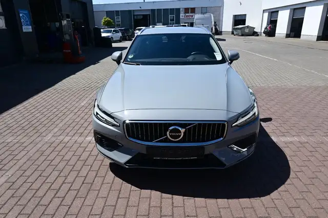 Volvo V60 view 3