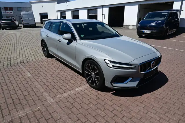 Volvo V60 view 4