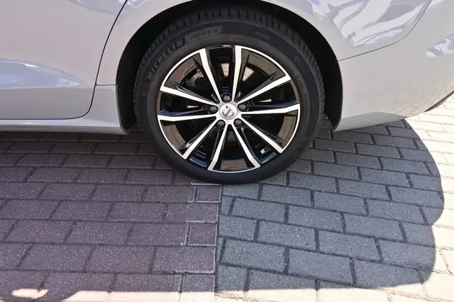 Volvo V60 view 8