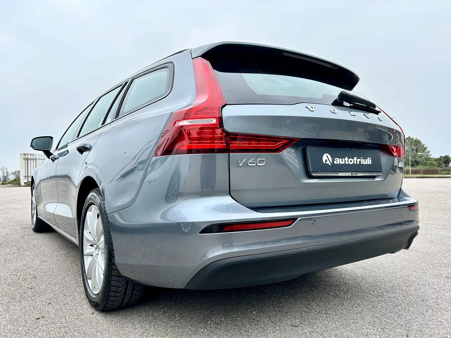 Volvo V60 2.0 D3 150CV Momentum Business auto MY20 Grigio - 2