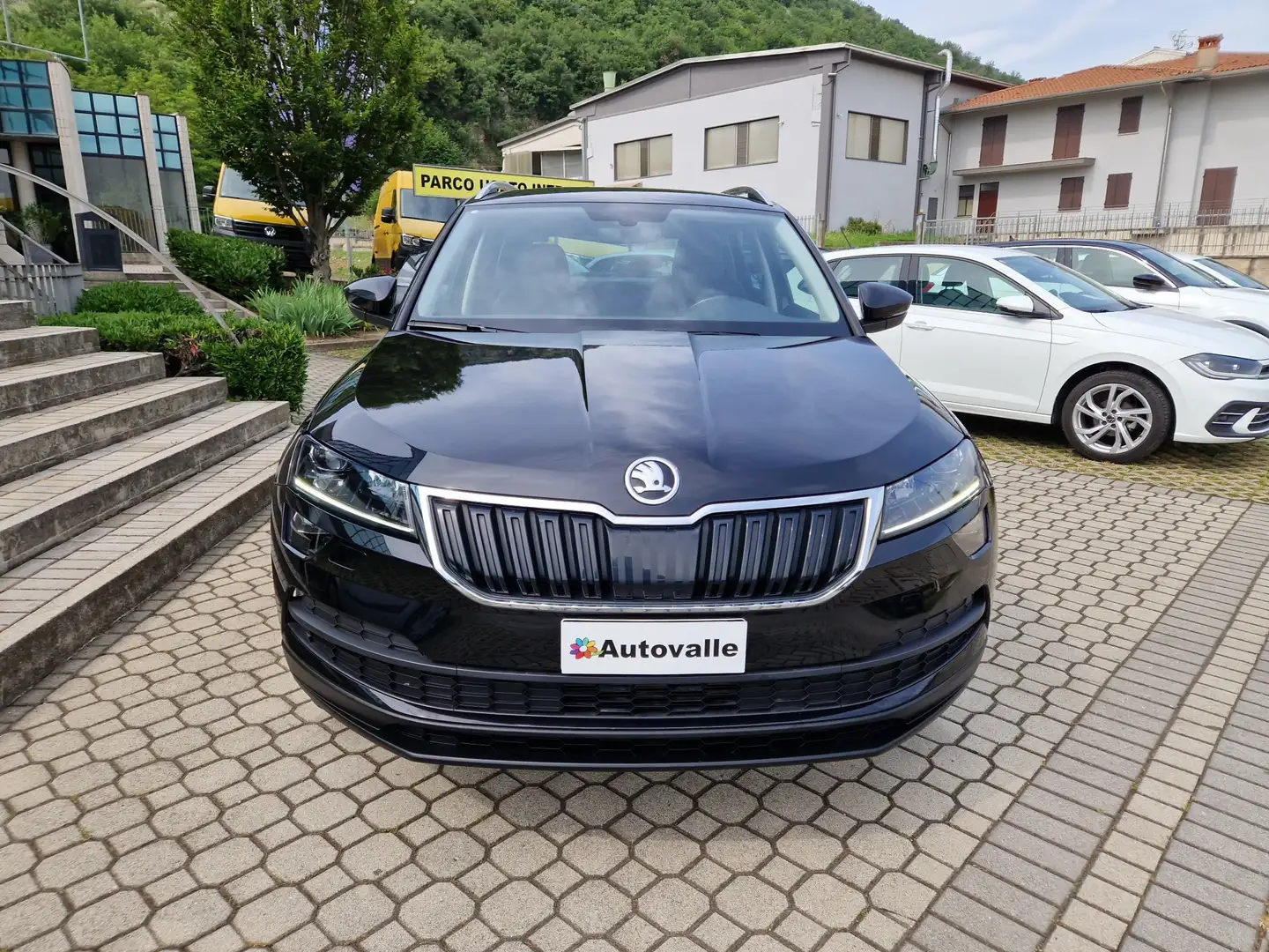 Skoda Karoq 1.6 TDI SCR DSG Style Zwart - 2