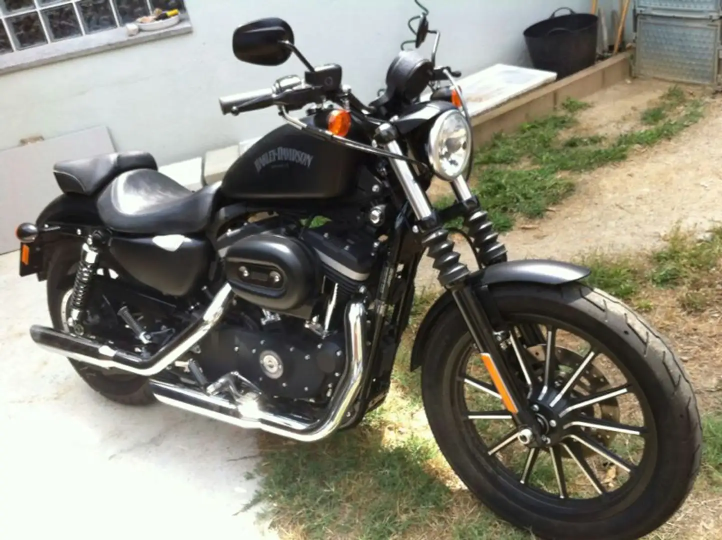 Harley-Davidson Iron 883 Negro - 2
