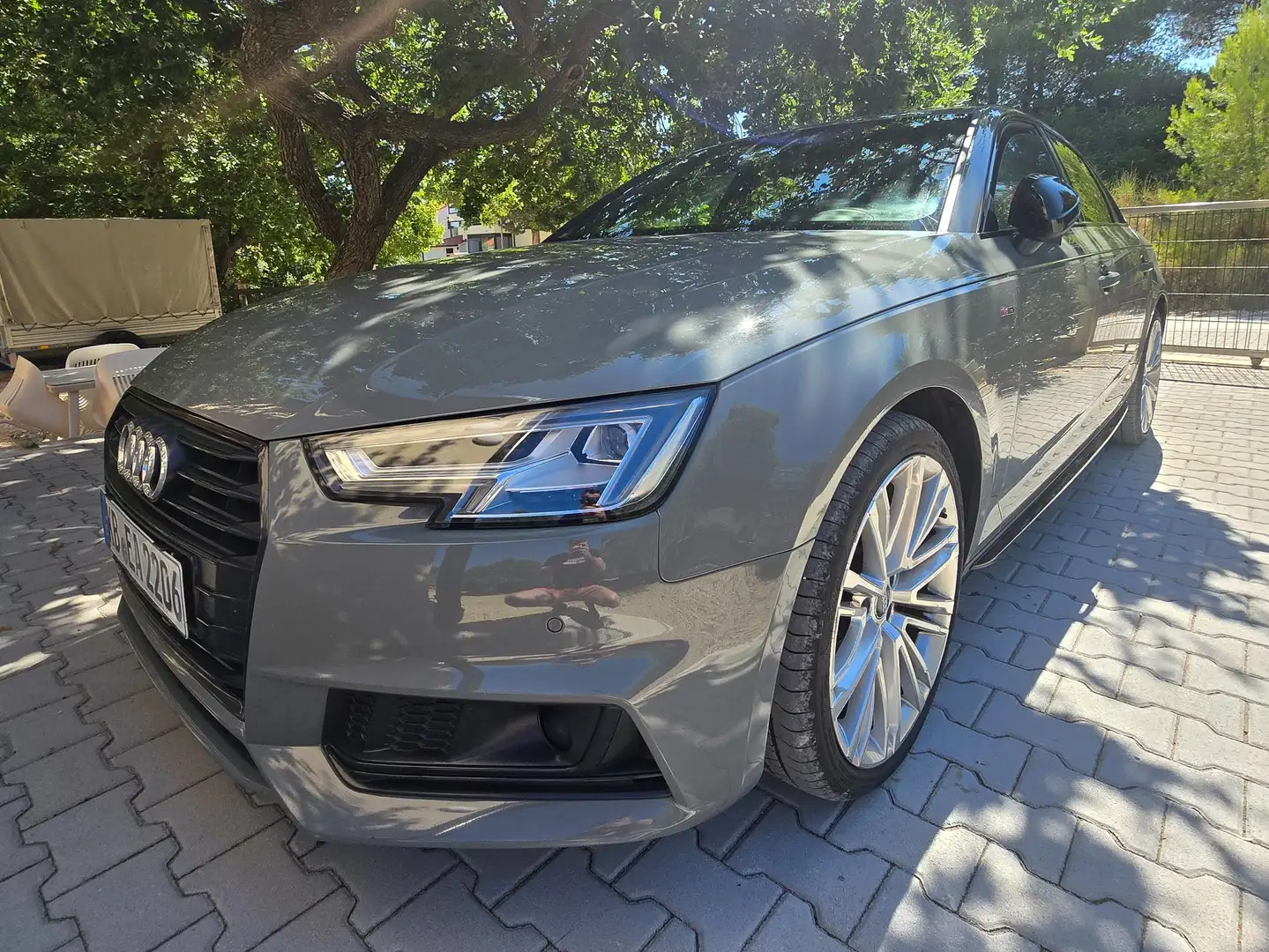 Audi A4 A4 2.0 TDI ultra sport Grau - 1