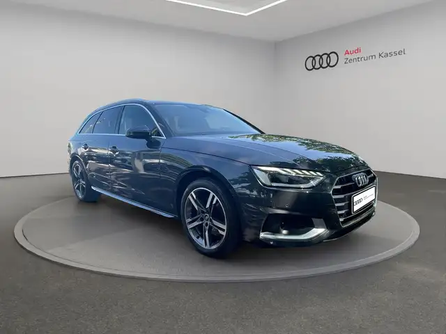 Audi A4 view 9