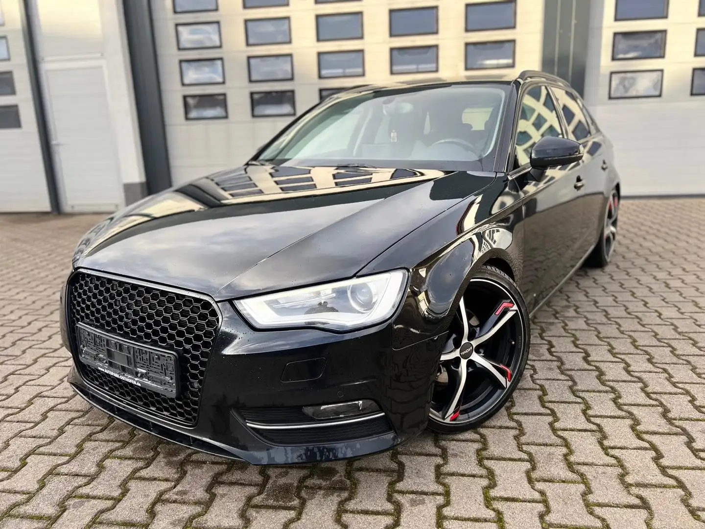 Audi A3 ambition-Sportpaket Schwarz - 1