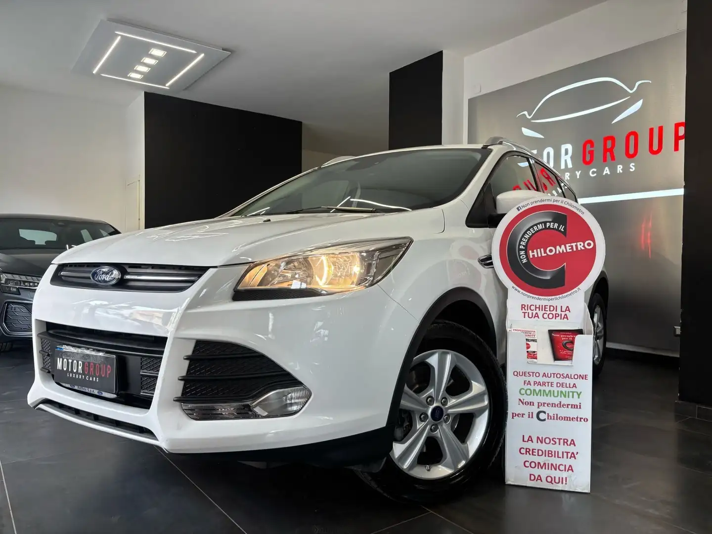 Ford Kuga 2.0 TDCI 120 CV S&S 2WD Titanium Bianco - 2