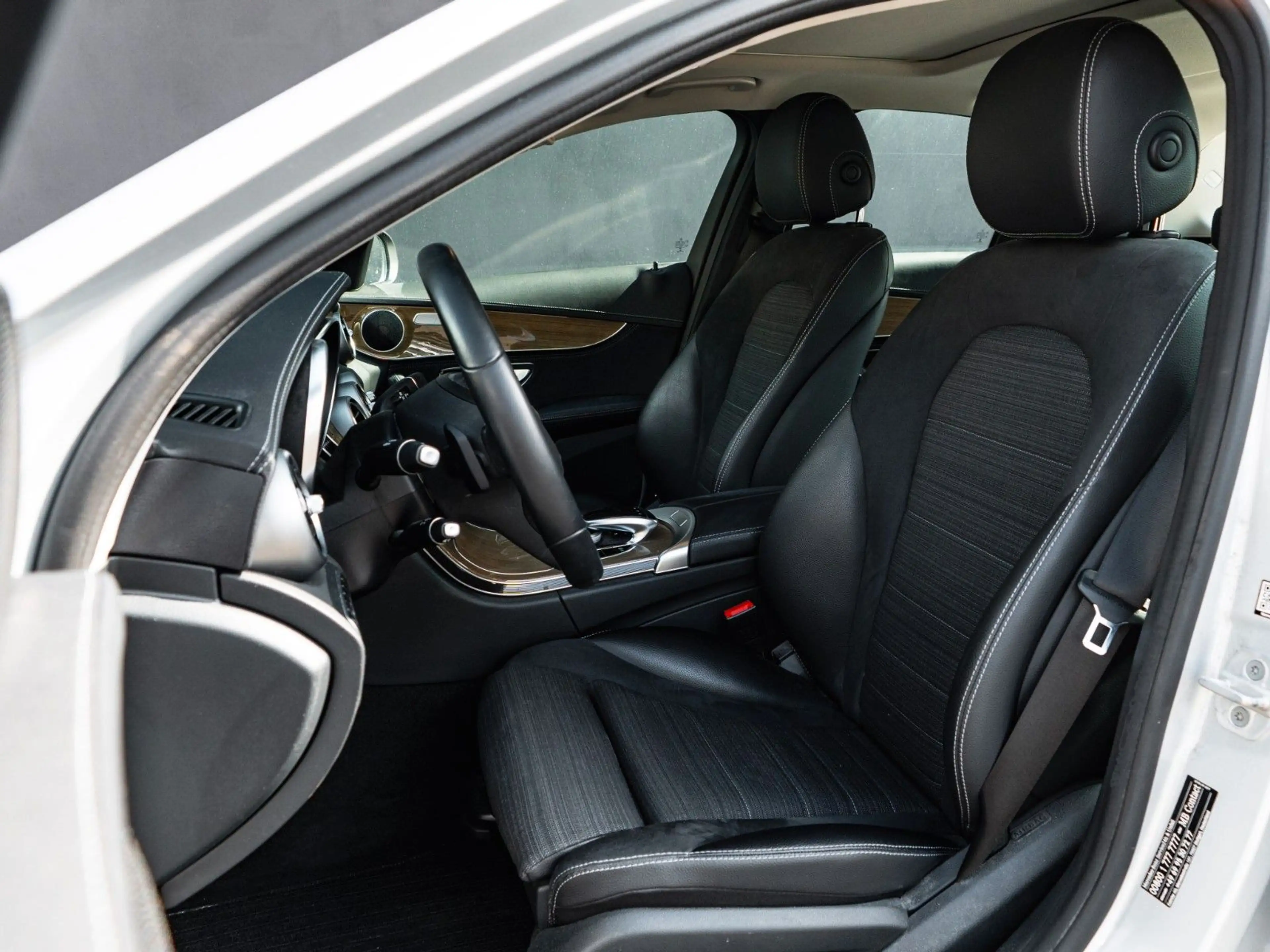 Mercedes-Benz C 400 4Matic AVANTGARDE LUXURY — photo 12