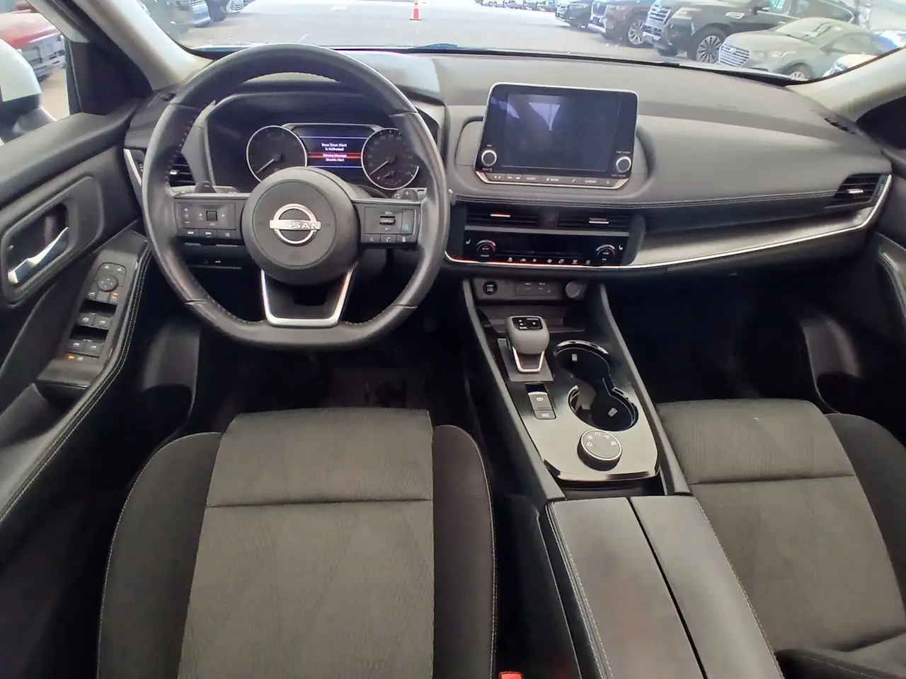 Nissan Rogue снимка Nissan Rogue