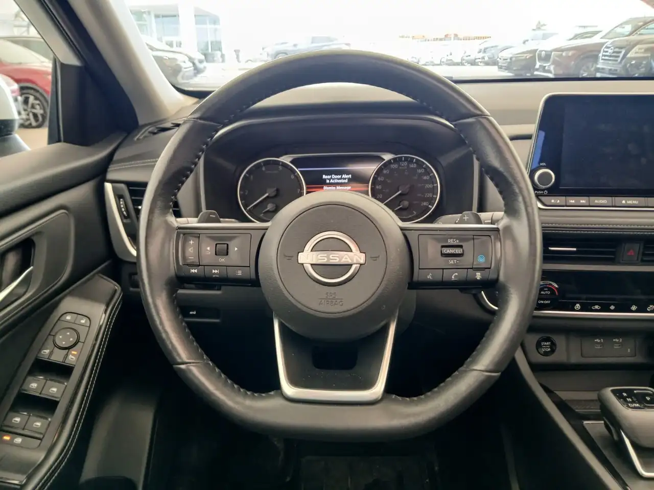 Nissan Rogue снимка Nissan Rogue