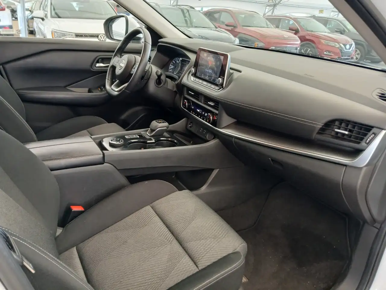 Nissan Rogue снимка Nissan Rogue
