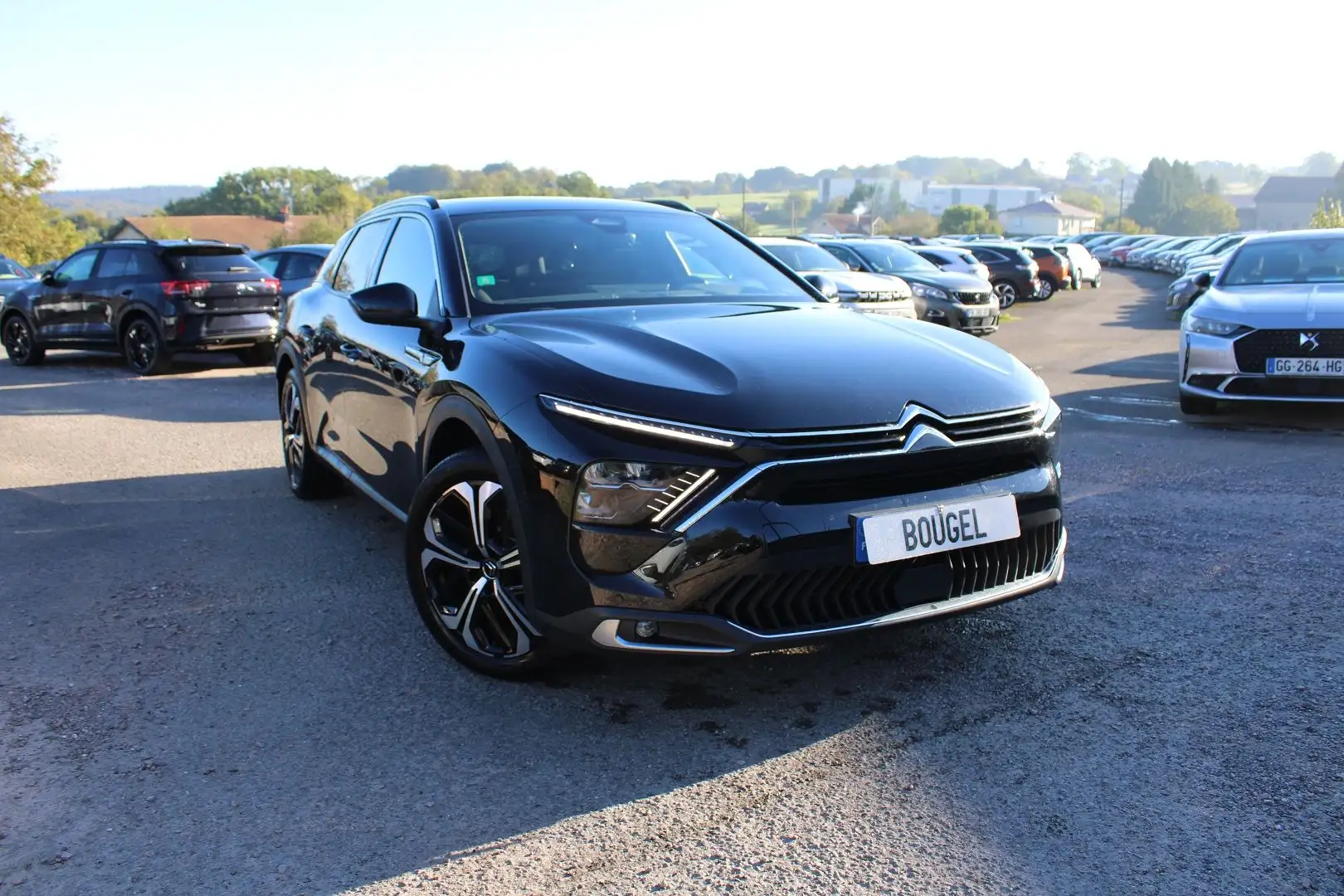 Citroen C5 X HYBRID ETENSE 225CV SHINE RECHARGEABLE EAT8 BOITE AUTO CAMÉRA CUIR FULL LEDS ABS Noir - 1