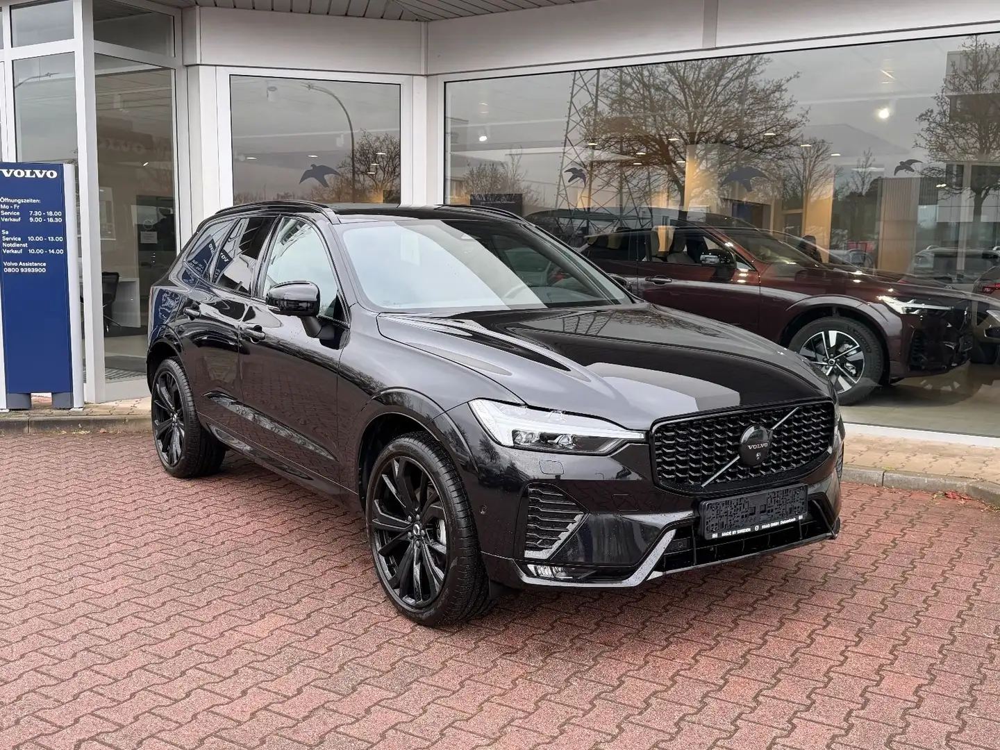 Volvo XC60 B5 AWD Plus Black Edition Auto Noir - 1