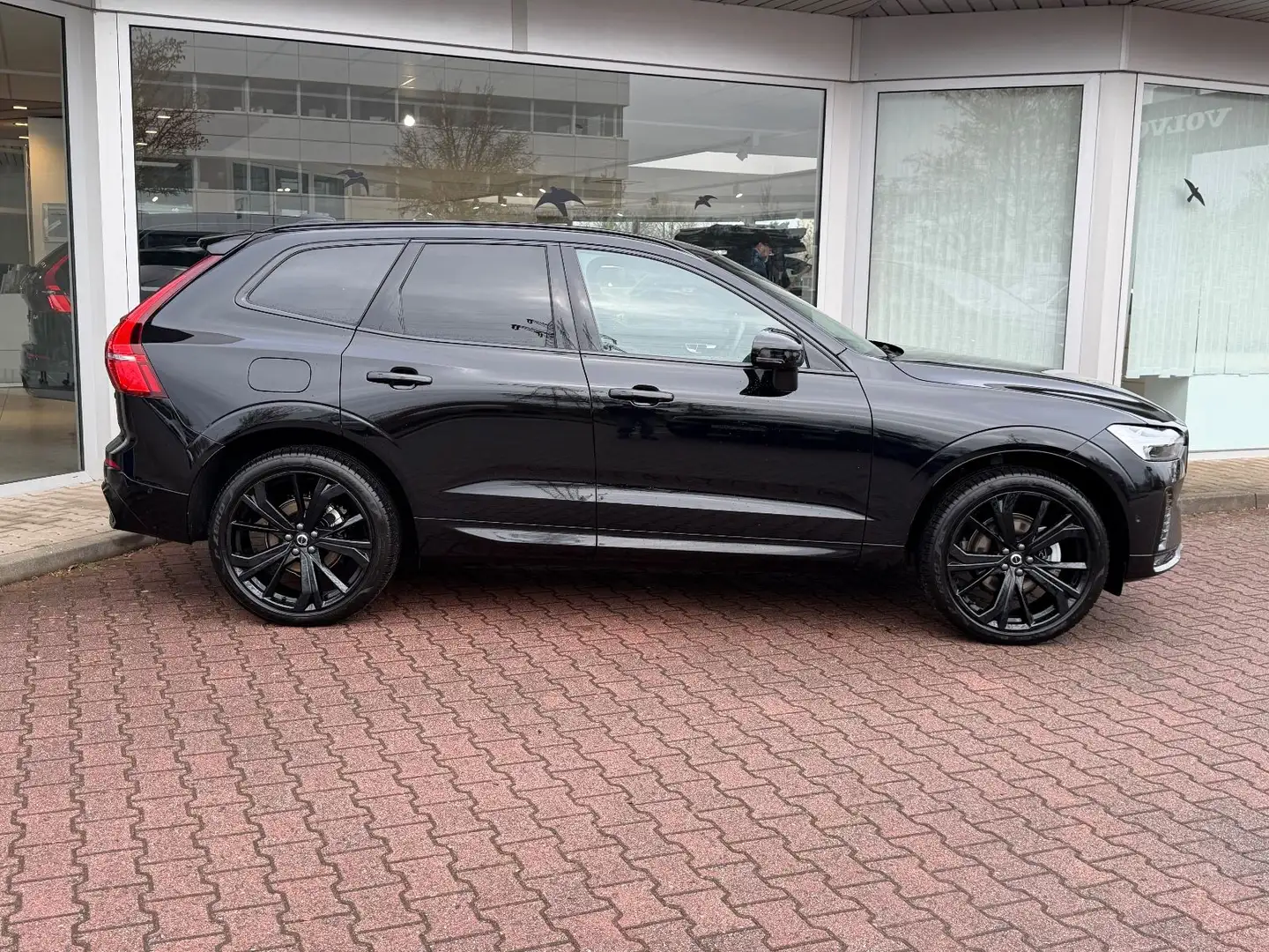 Volvo XC60 B5 AWD Plus Black Edition Auto Noir - 2