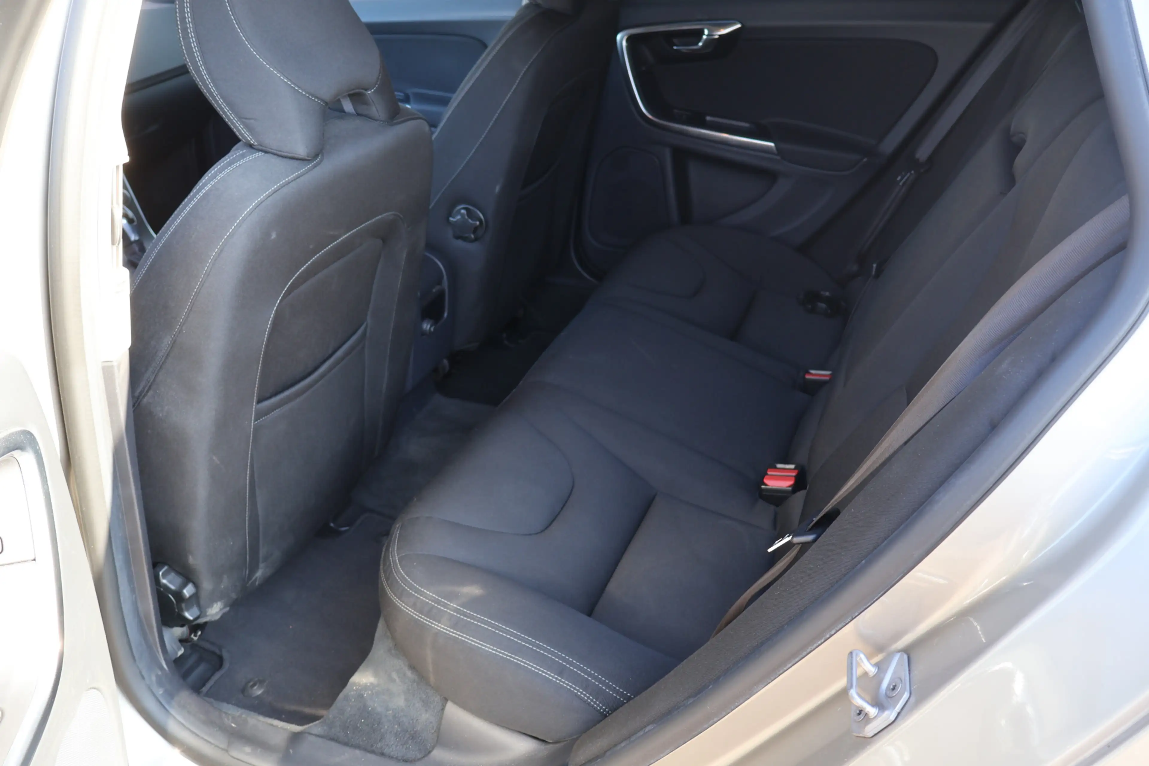 Volvo V60 2.0 D4 Kinetic — photo 17