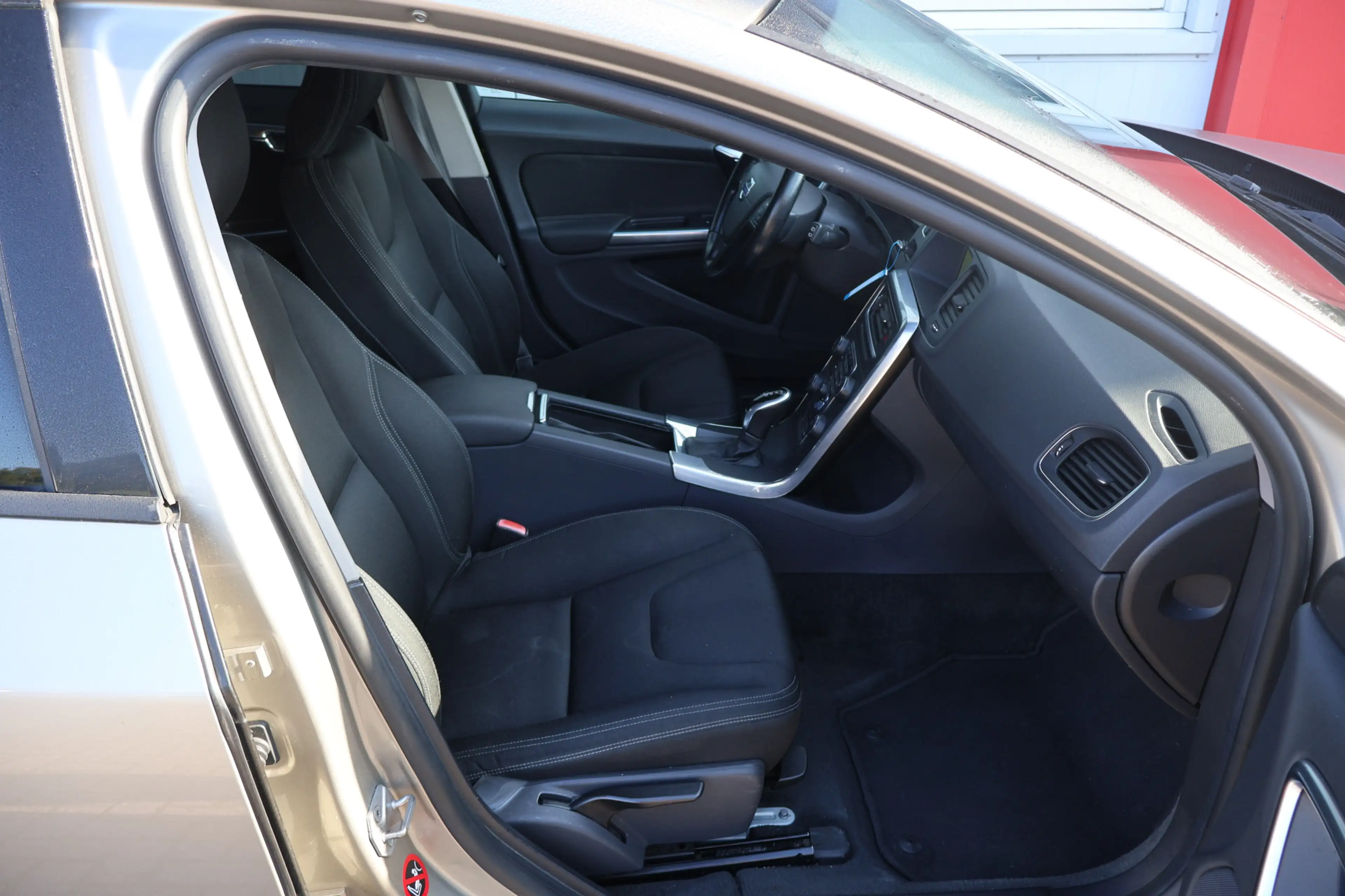 Volvo V60 2.0 D4 Kinetic — photo 15