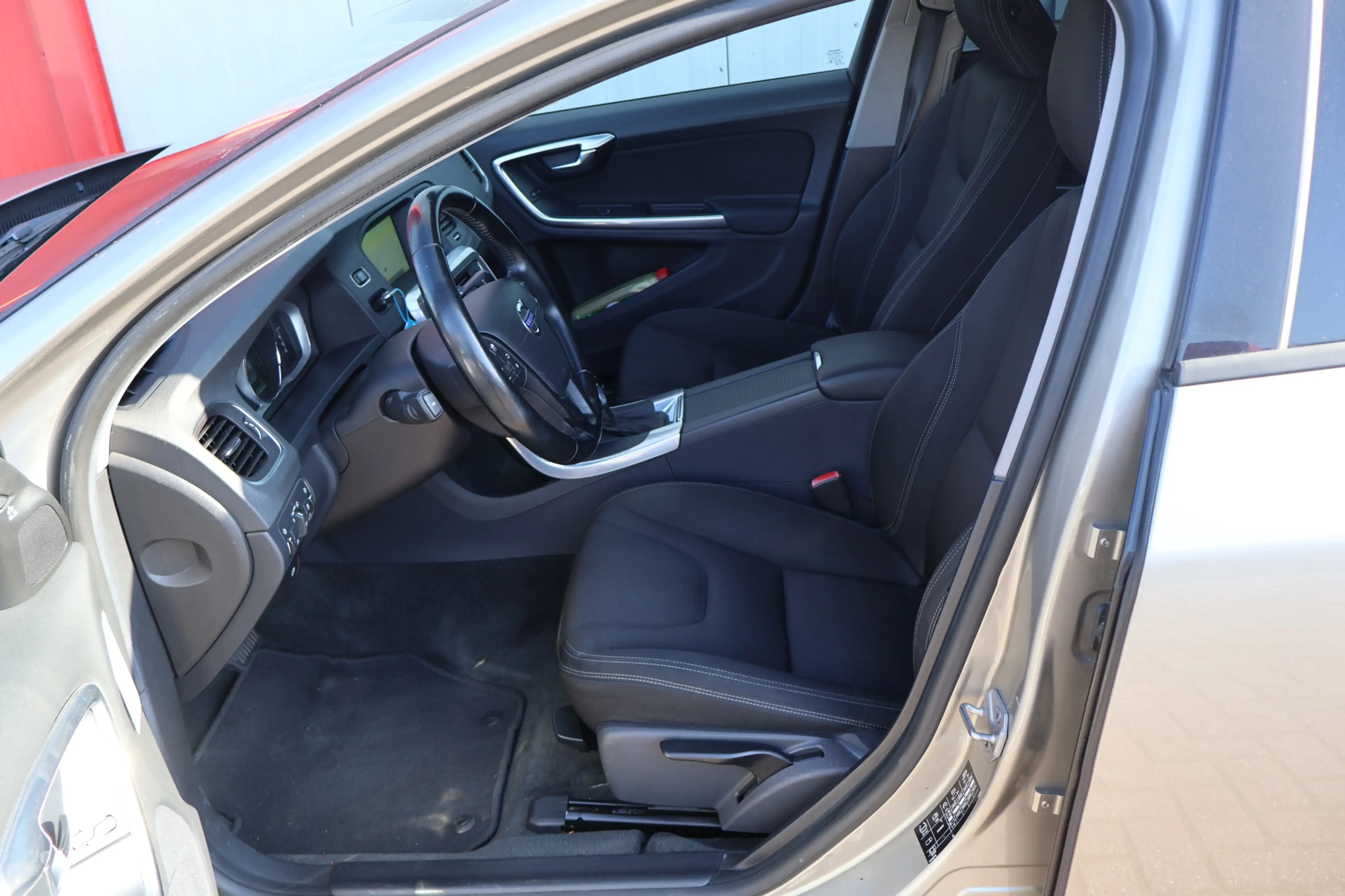 Volvo V60 2.0 D4 Kinetic — photo 5