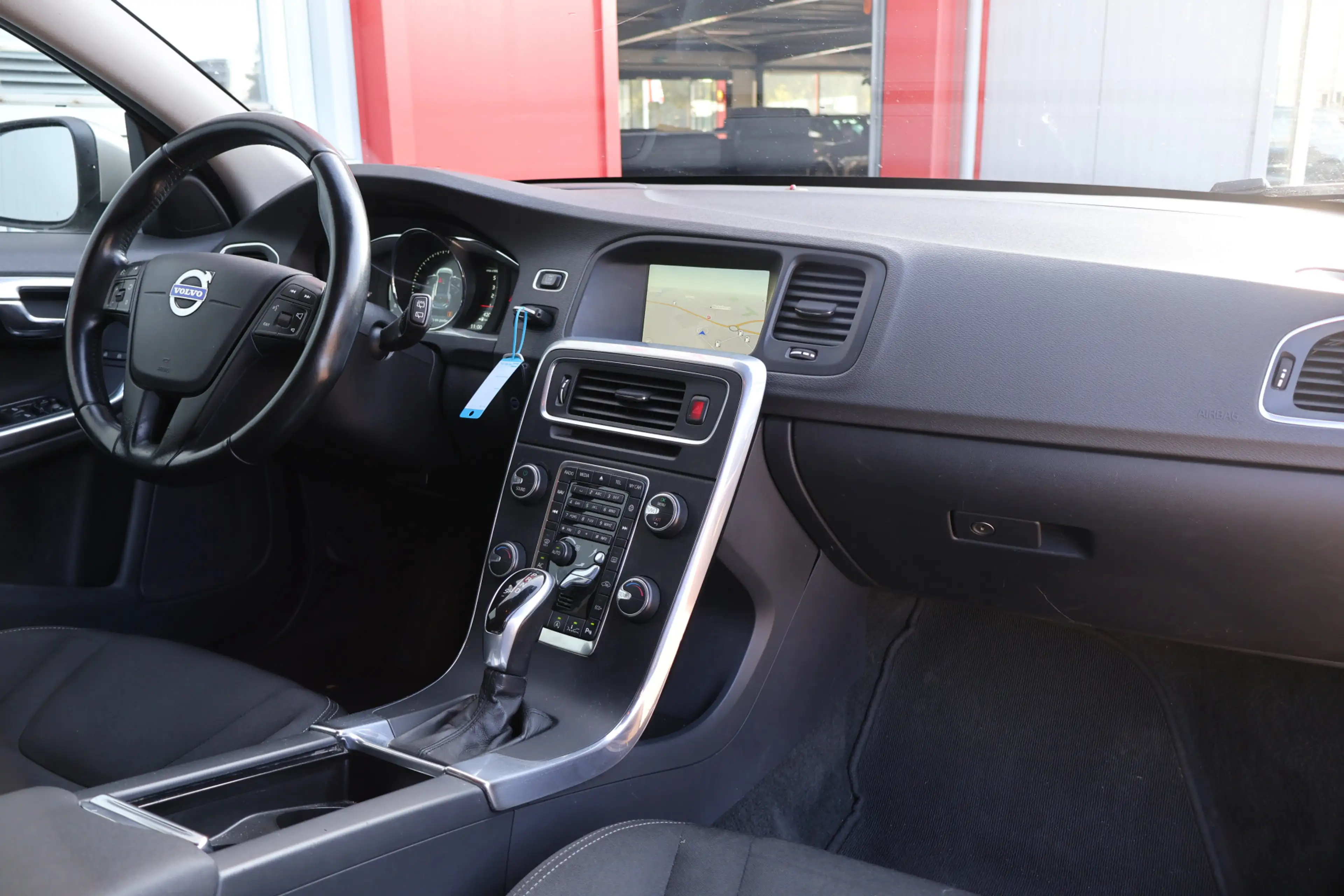 Volvo V60 2.0 D4 Kinetic — photo 7