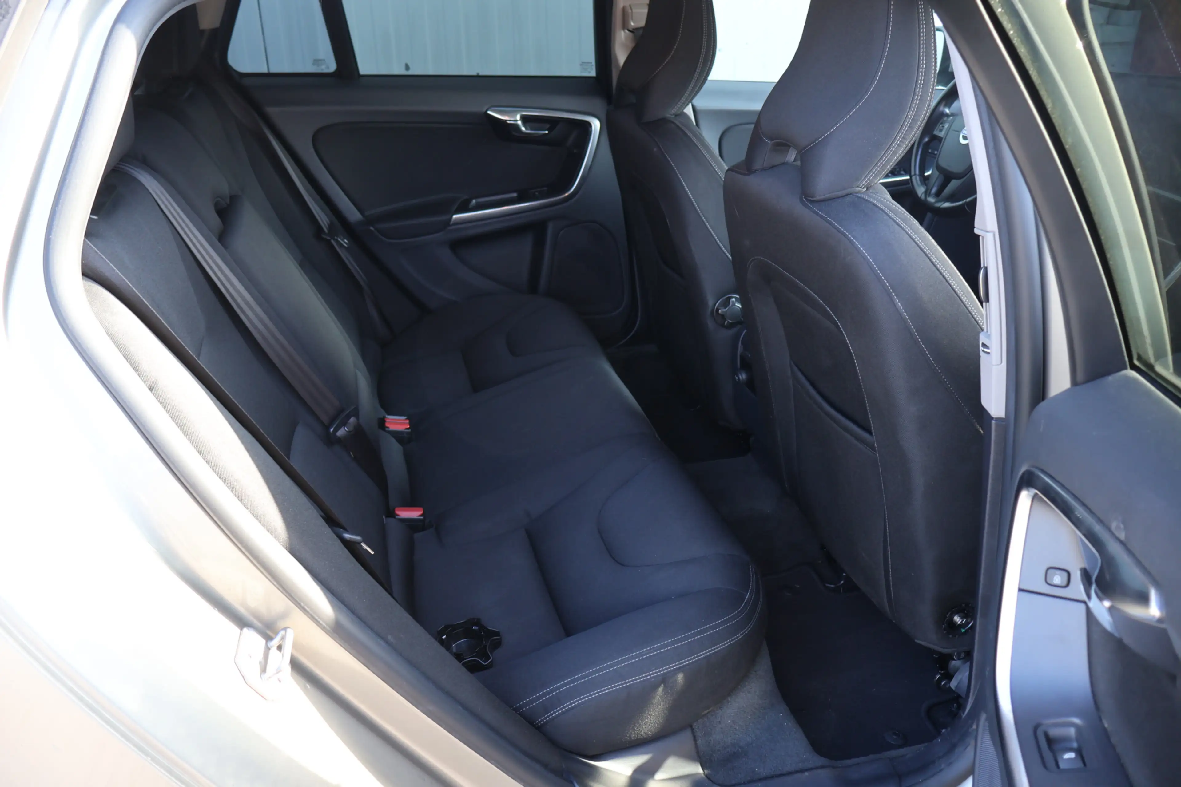 Volvo V60 2.0 D4 Kinetic — photo 16