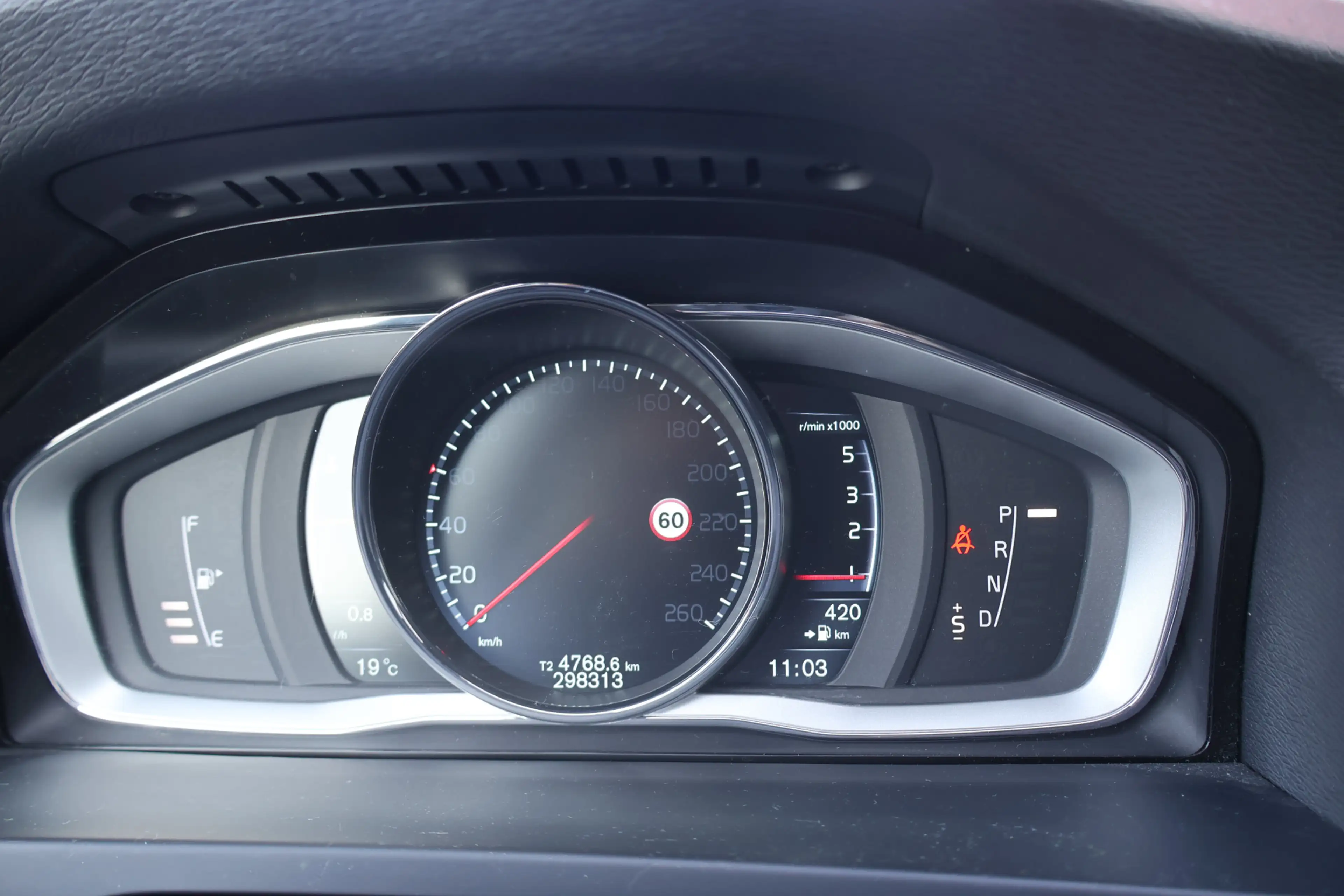 Volvo V60 2.0 D4 Kinetic — photo 8