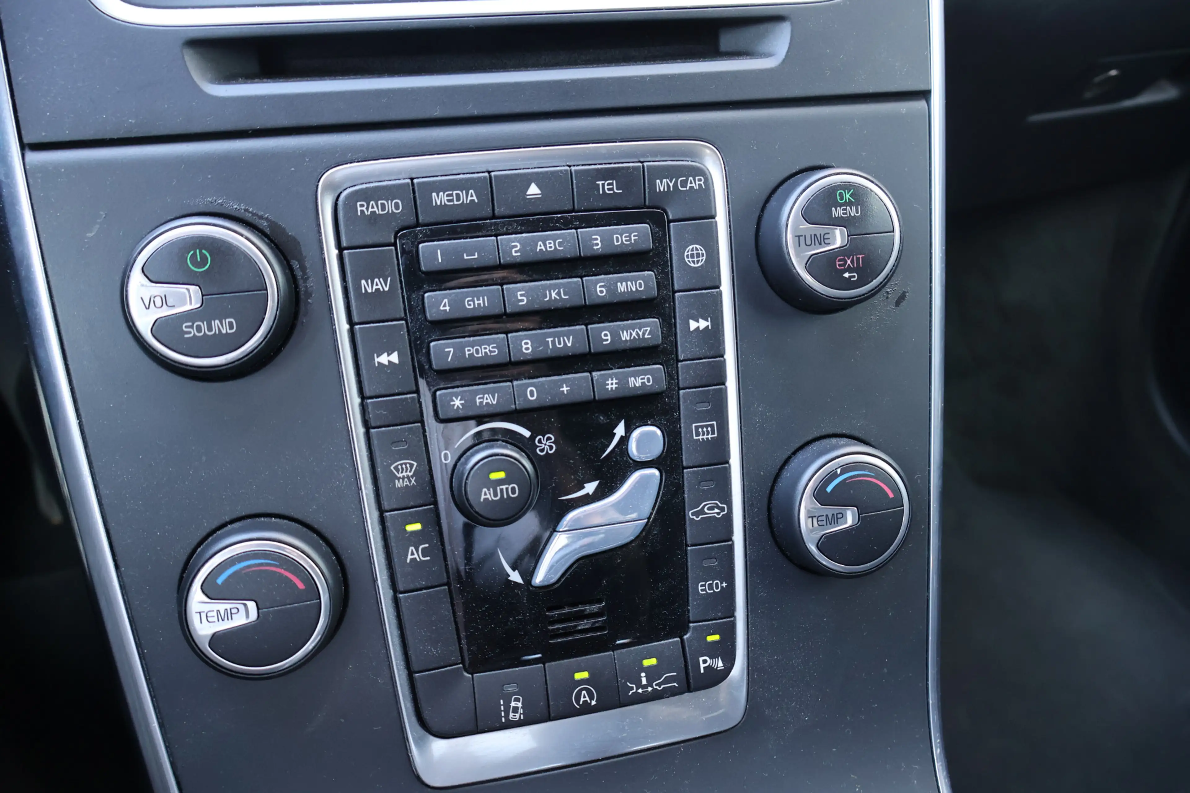 Volvo V60 2.0 D4 Kinetic — photo 10
