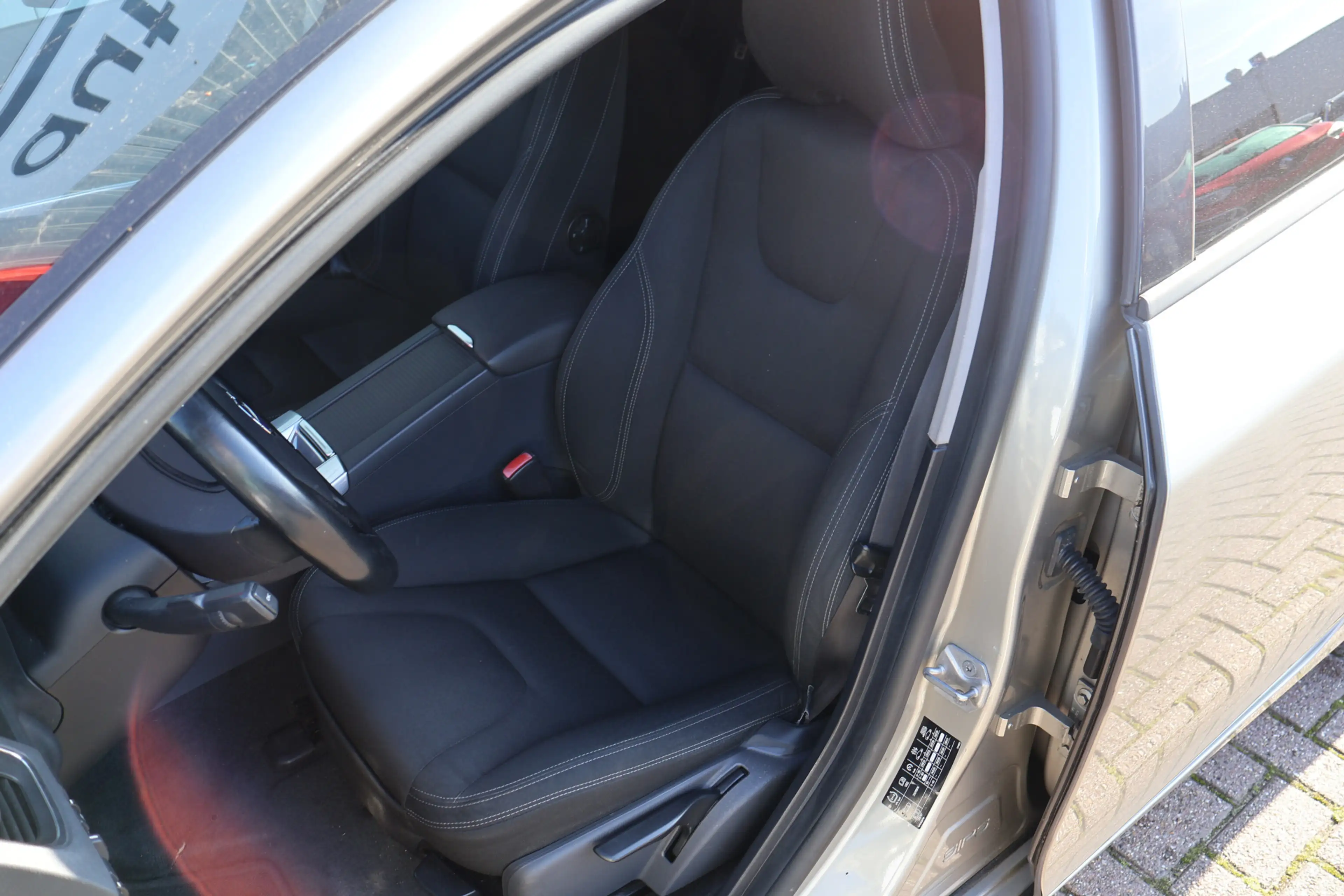 Volvo V60 2.0 D4 Kinetic — photo 6