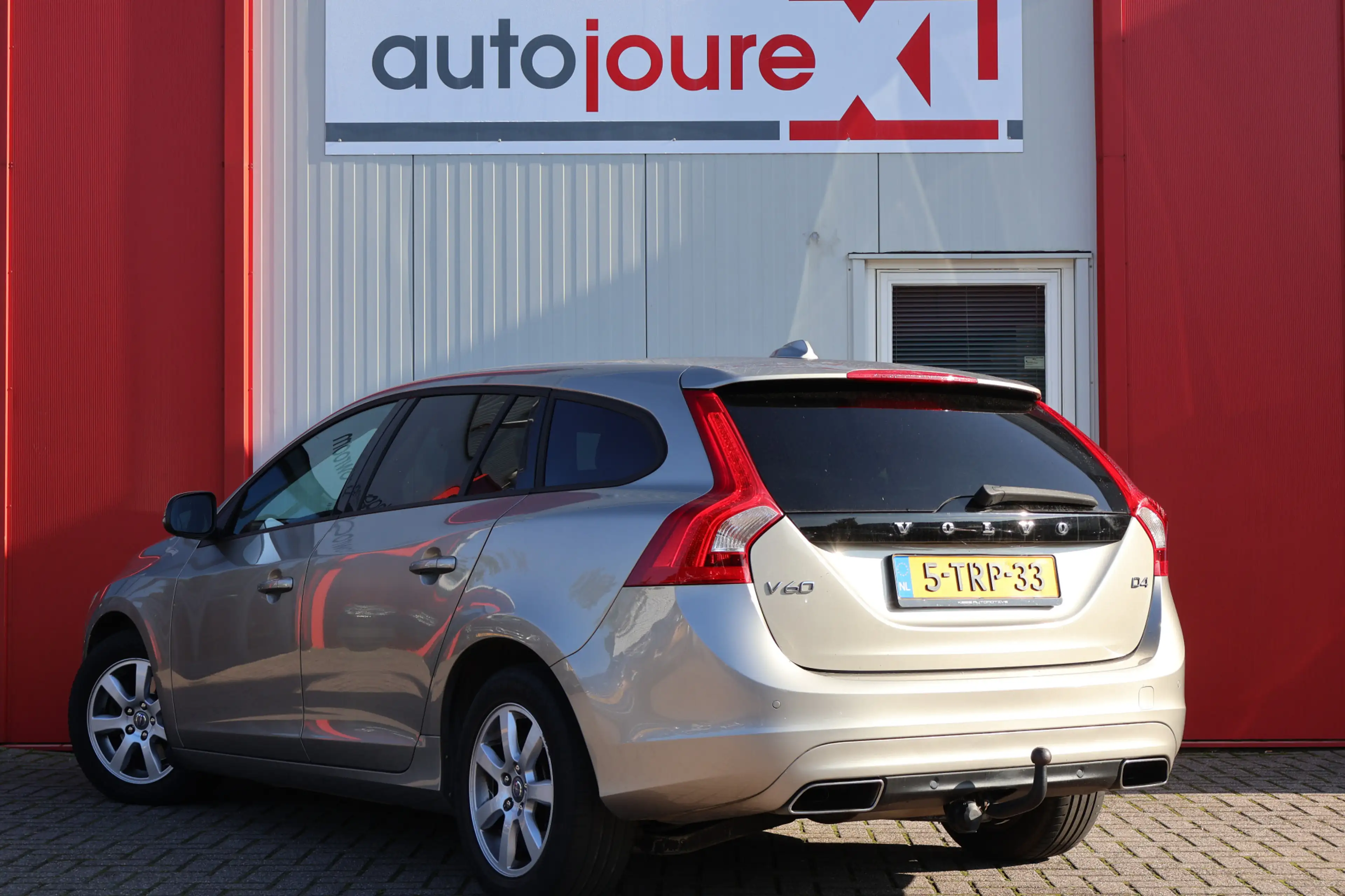 Volvo V60 2.0 D4 Kinetic — photo 4