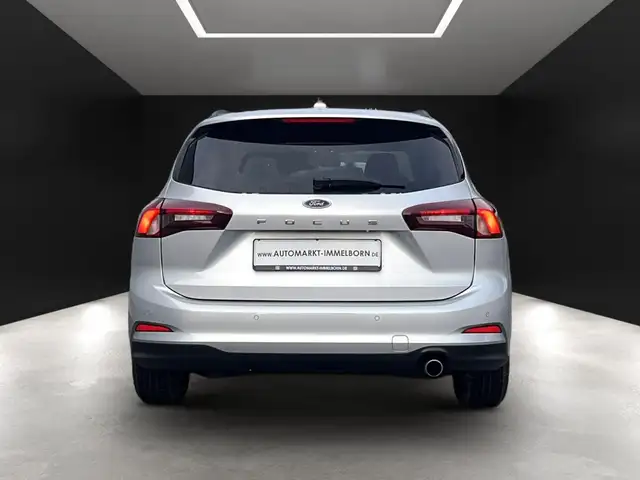 Ford Focus view 12