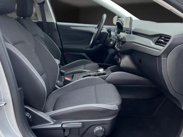 Ford Focus view 14