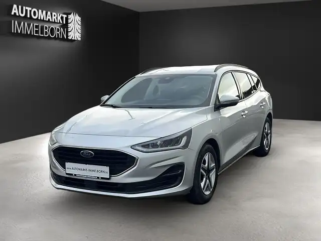 Ford Focus view 3