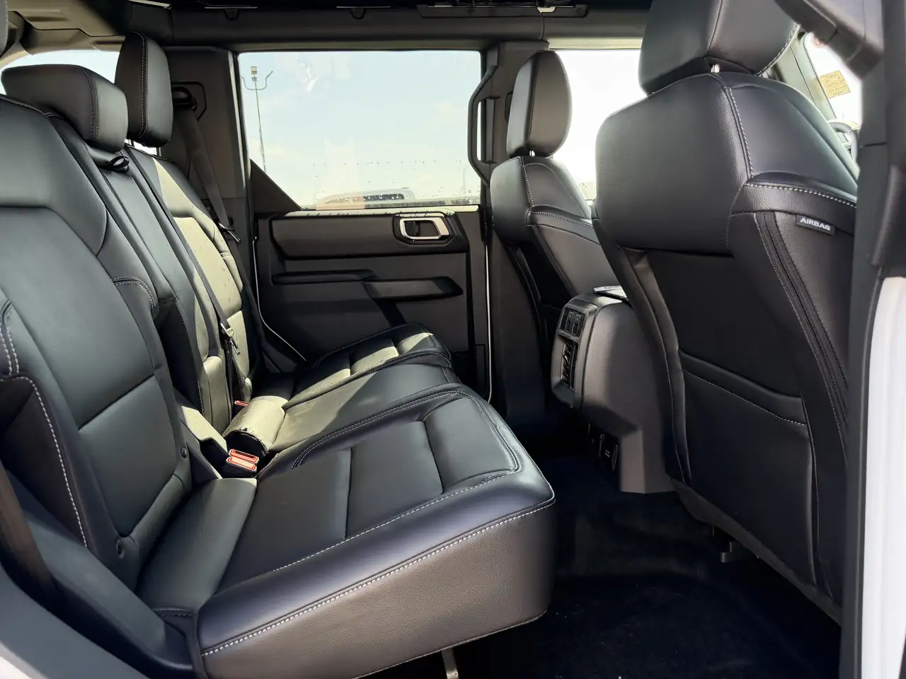 Ford Bronco photo Ford Bronco