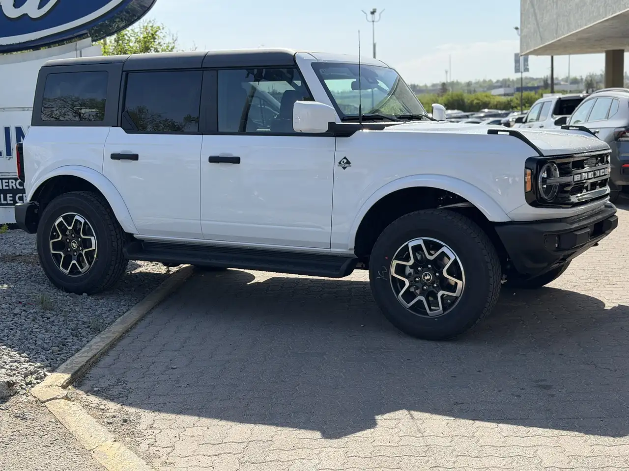 Ford Bronco photo Ford Bronco