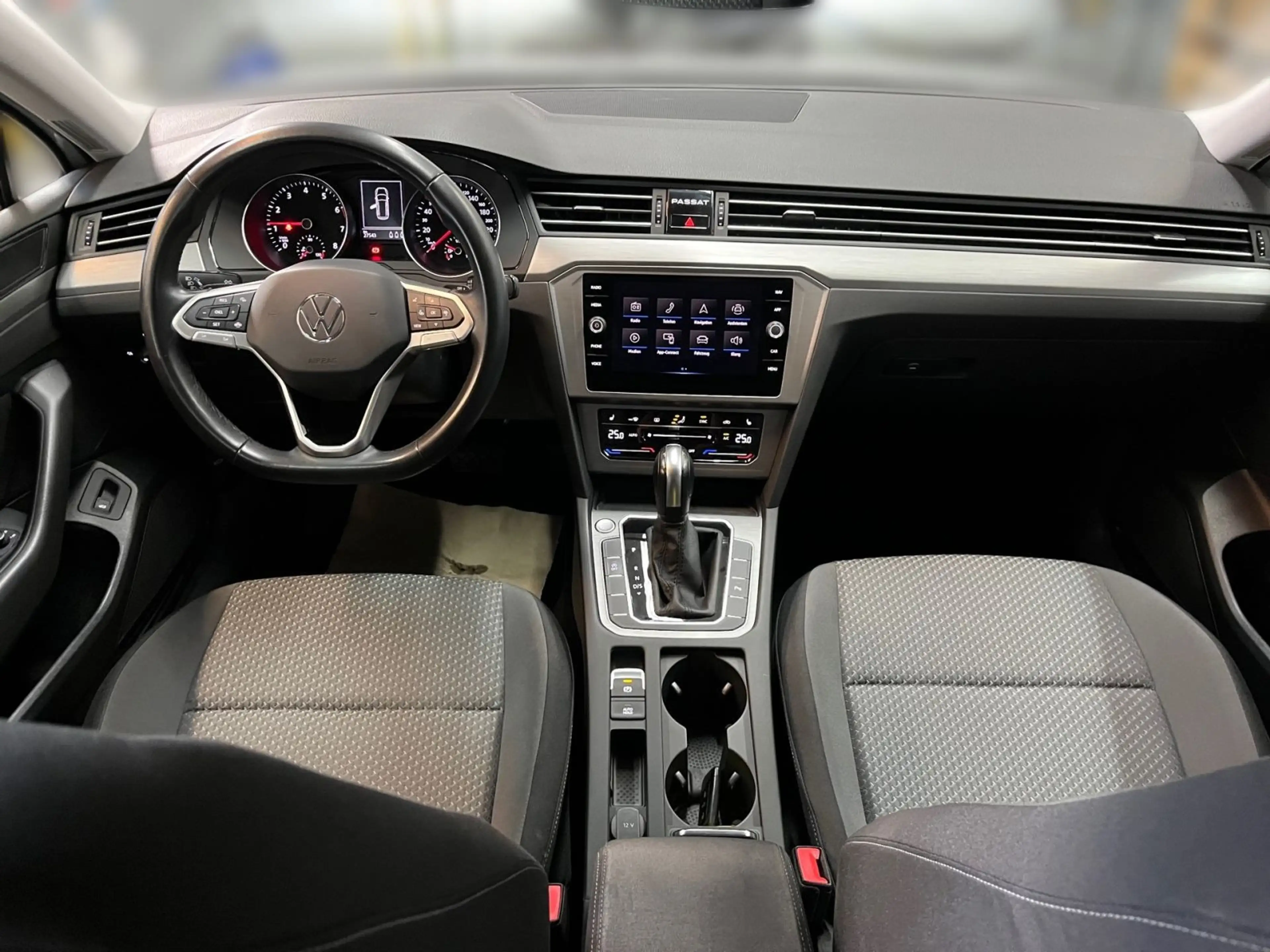 Volkswagen Passat Variant Conceptline 1,5 TSI DSG Navi Busi — photo 11