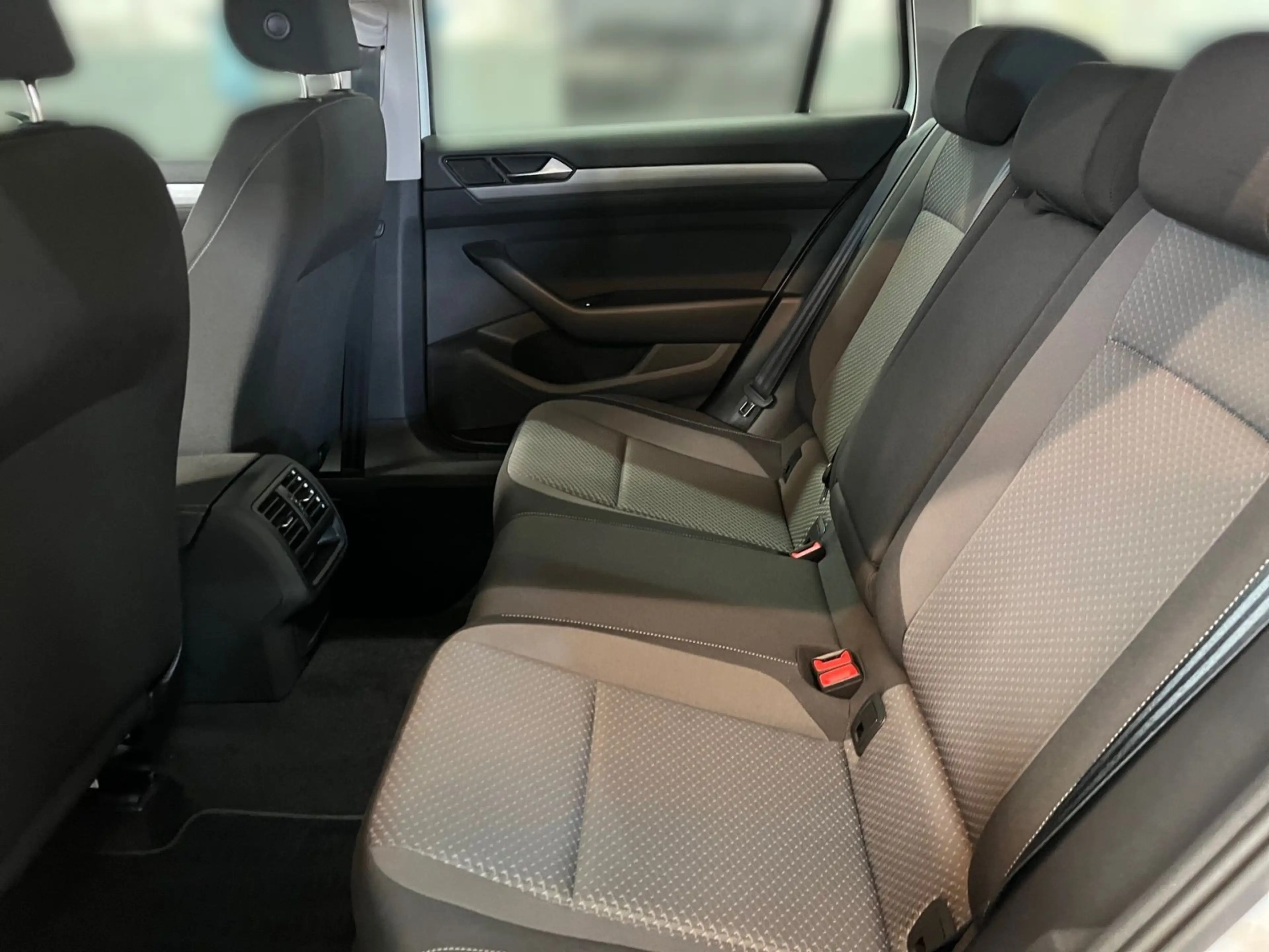 Volkswagen Passat Variant Conceptline 1,5 TSI DSG Navi Busi — photo 12