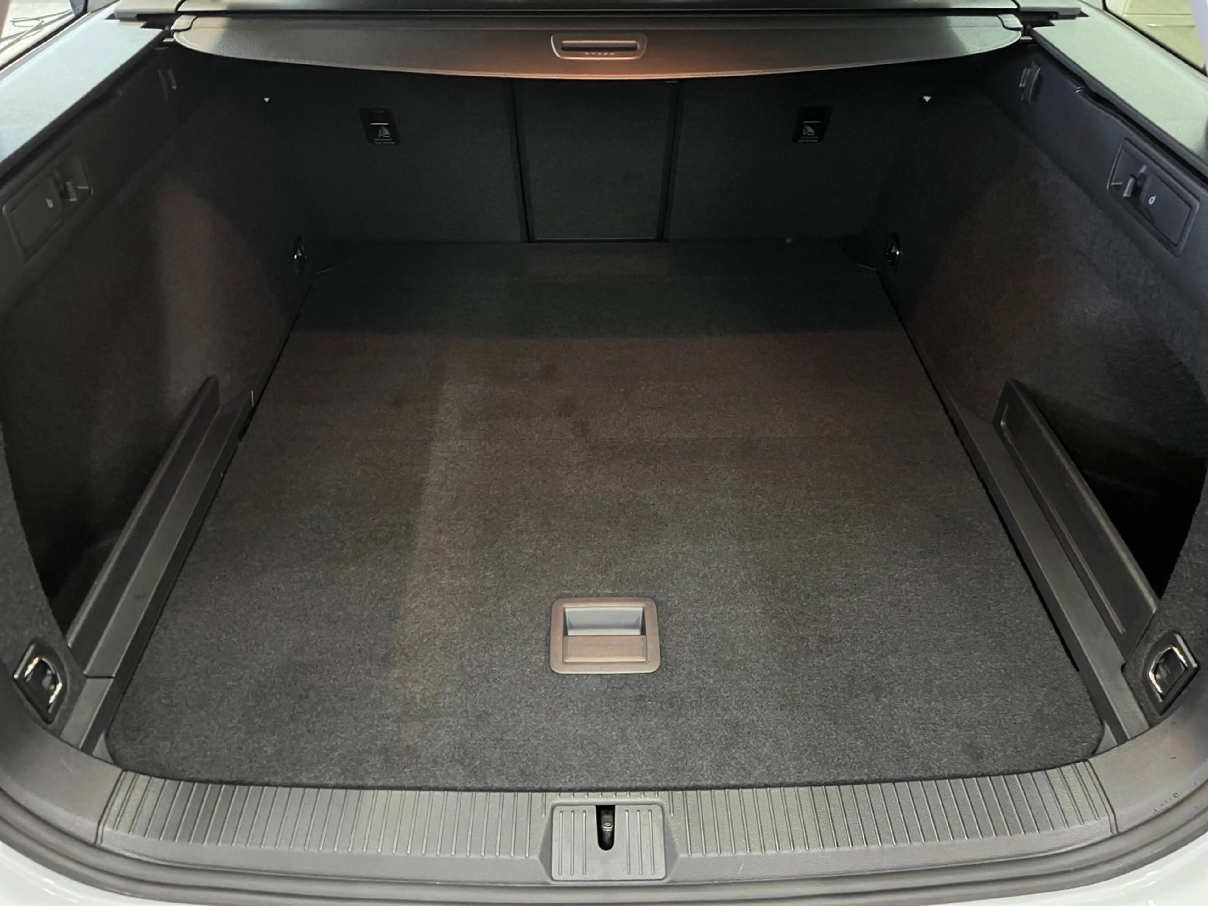 Volkswagen Passat Variant Conceptline 1,5 TSI DSG Navi Busi — photo 13