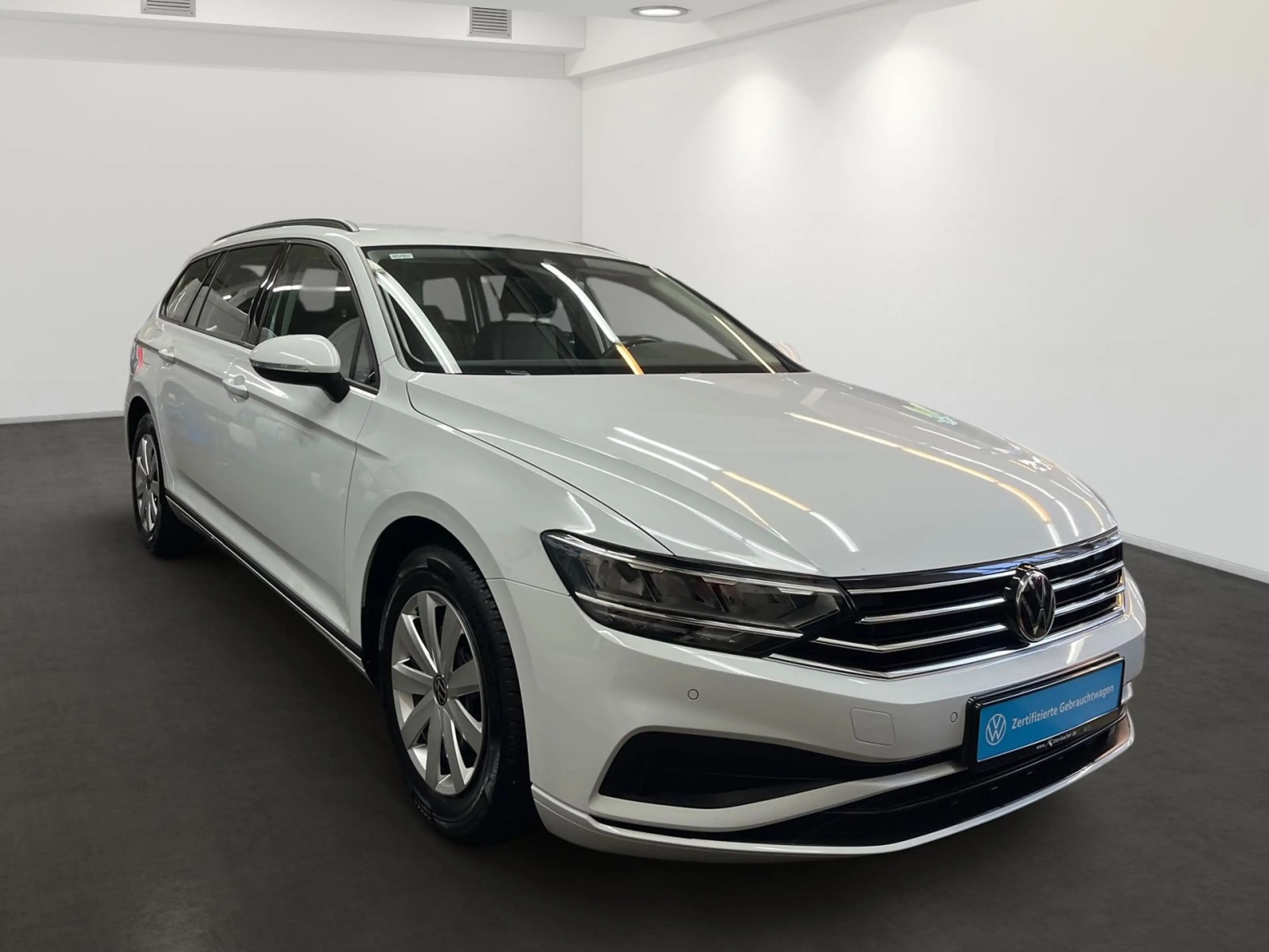 Volkswagen Passat Variant Conceptline 1,5 TSI DSG Navi Busi — photo 3