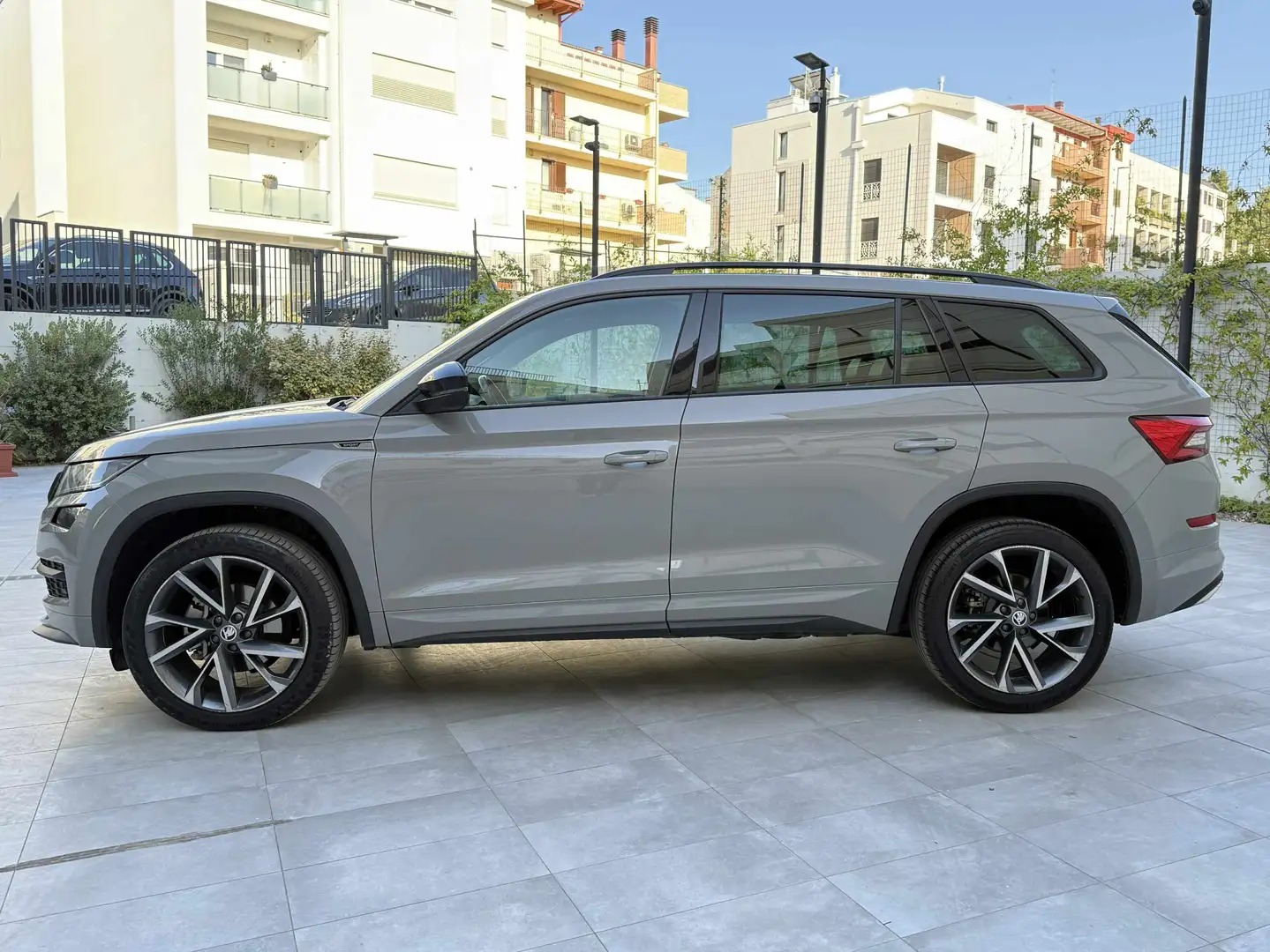 Skoda Kodiaq 2.0 tdi Sportline Dsg 7 posti Grigio - 2