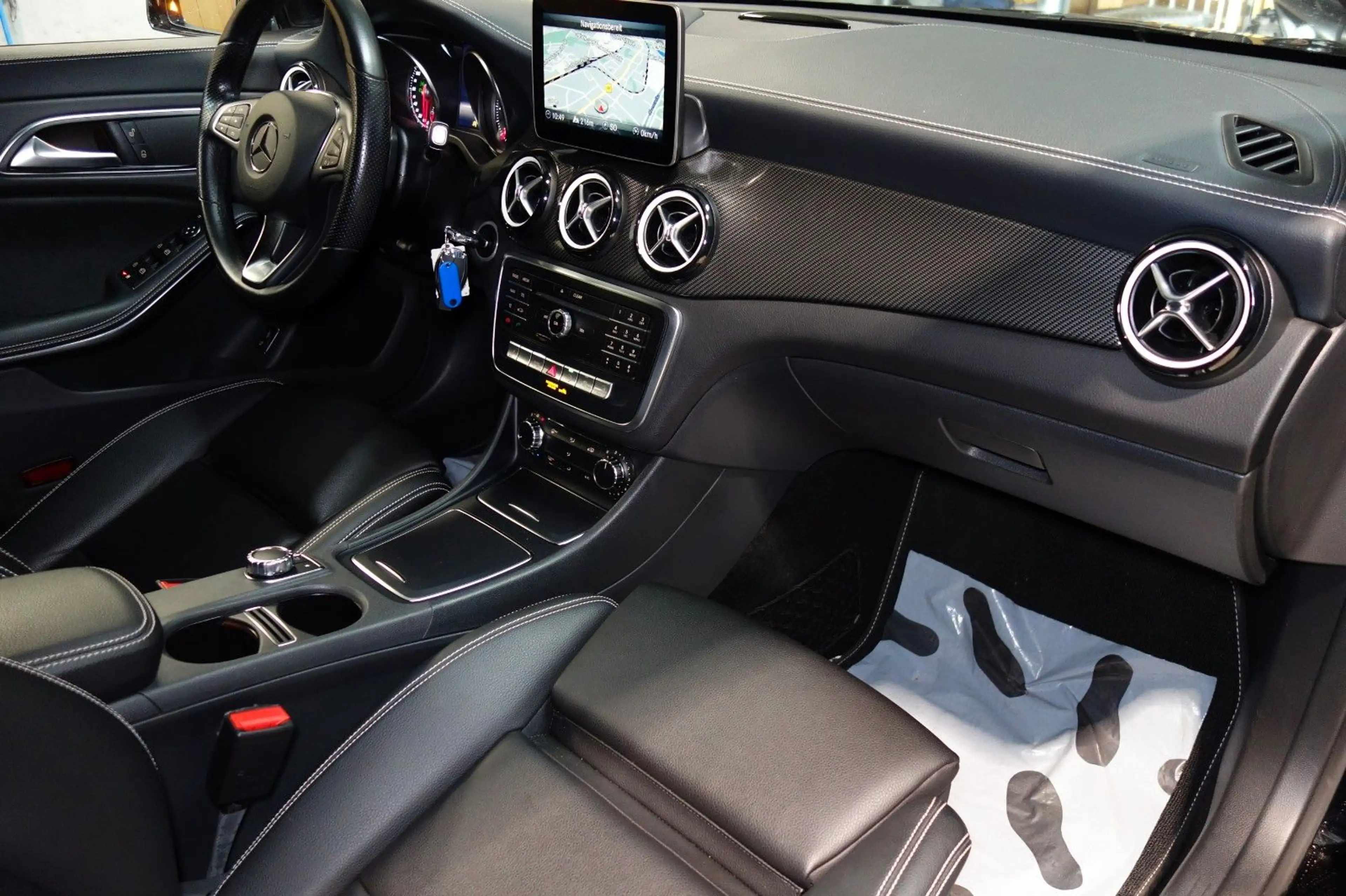 Mercedes-Benz CLA 220 "AMG Style" — photo 14