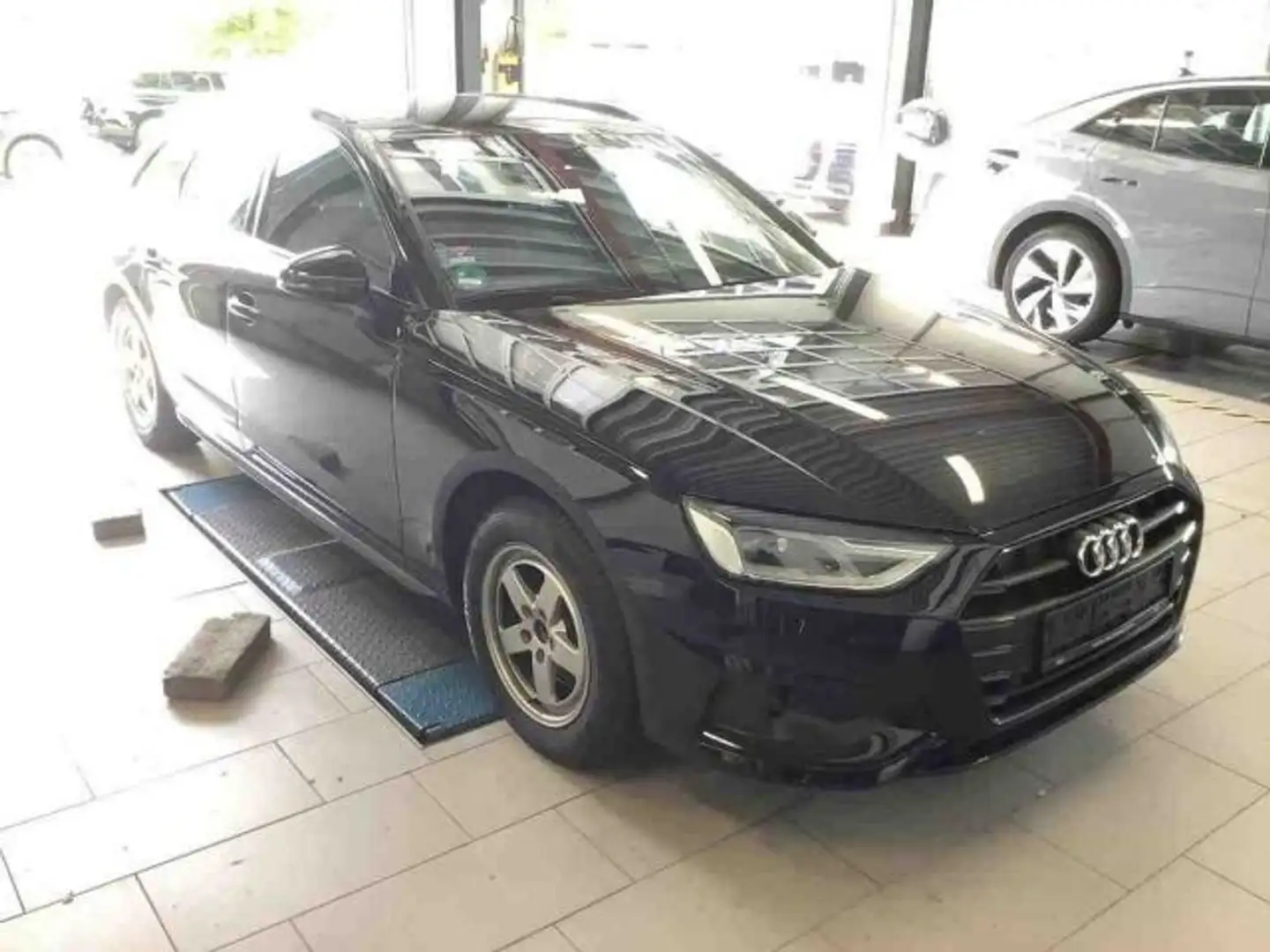 Audi A4 35 TFSI S-TR ADVANCED 5JG+LED+NAVI+AHK Schwarz - 2